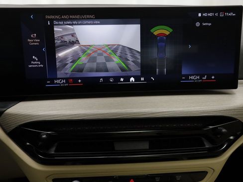 Certified 2025 BMW 330i xDrive Sedan w/ Convenience Package image 10