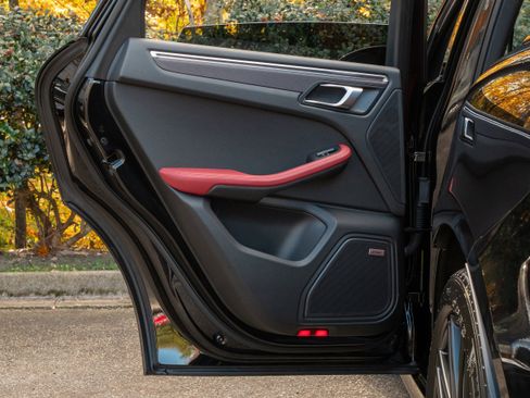 Used 2023 Porsche Macan GTS image 37