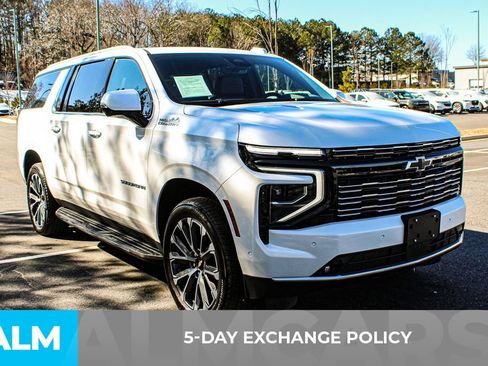 Used 2025 Chevrolet Suburban High Country image 4