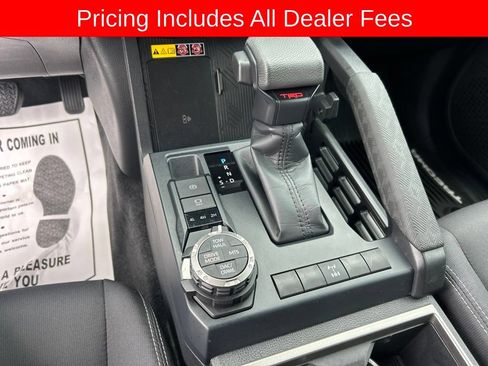 Used 2025 Toyota Tacoma TRD Off-Road w/ TRD Off Road Upgrade Package AWD/4WD image 10