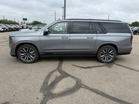 Used 2021 Cadillac Escalade ESV Sport w/ Driver Assist Tech Package AWD/4WD image 7