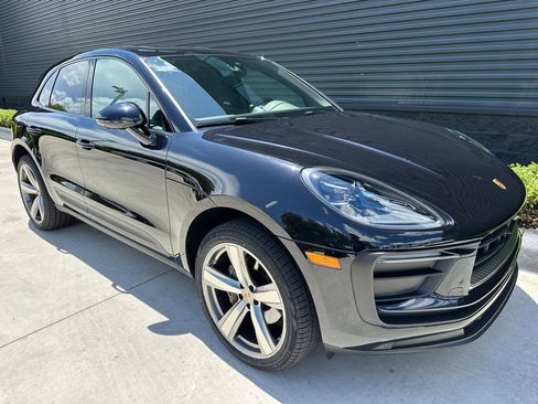 Certified 2023 Porsche Macan AWD/4WD image 11