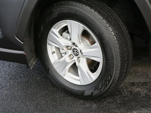 Used 2020 Toyota RAV4 XLE image 3