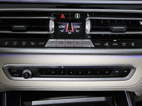 Used 2021 BMW X7 M50i AWD/4WD image 21