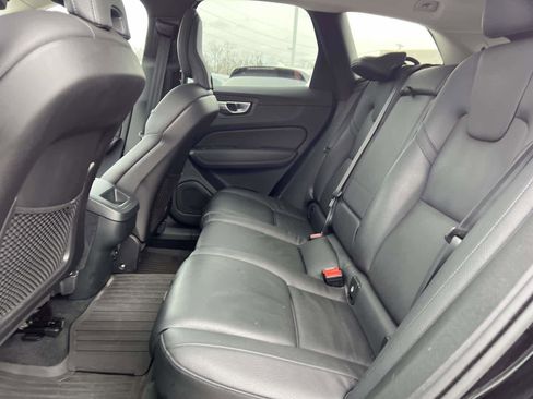 Used 2023 Volvo XC60 B5 Plus image 11