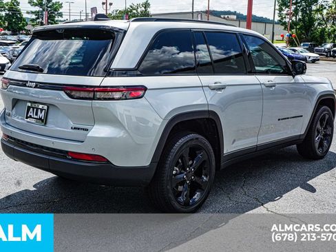 Used 2025 Jeep Grand Cherokee Limited w/ Luxury Tech Group II RWD image 5