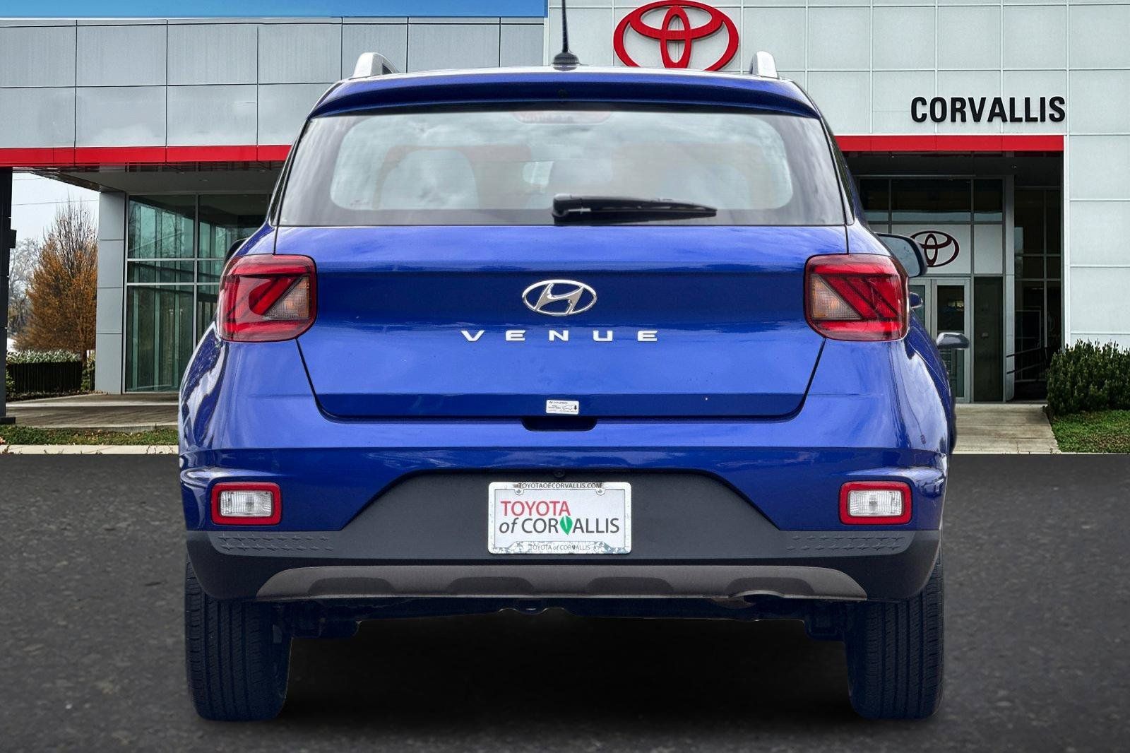 Used 2025 Hyundai Venue SEL FWD image 5