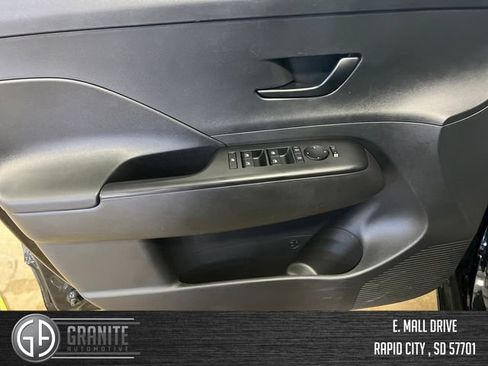 Used 2025 Hyundai Kona SEL FWD image 19