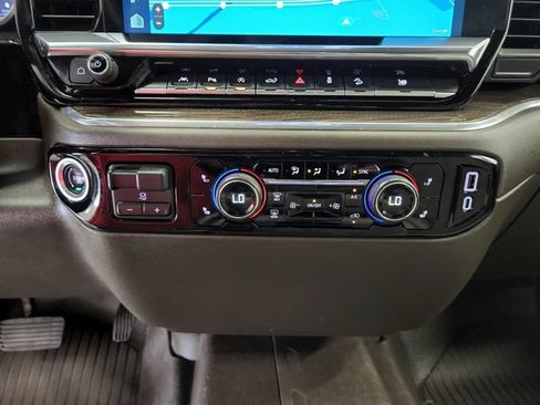Used 2025 Chevrolet Silverado 1500 LT AWD/4WD image 25