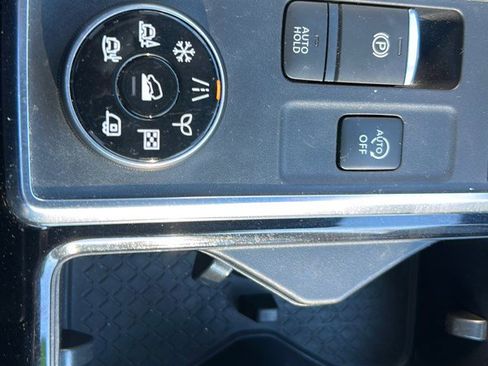 Used 2023 Nissan Pathfinder SV w/ SV Premium Package image 26