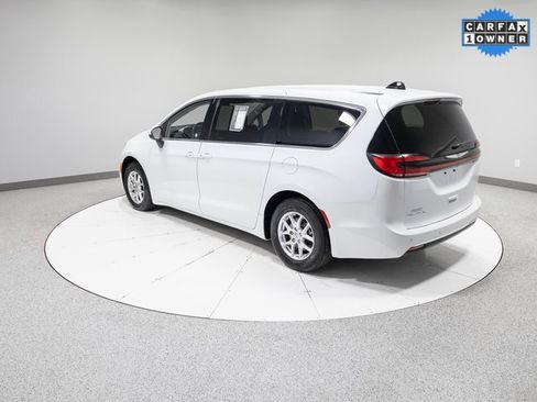 Used 2023 Chrysler Pacifica Touring-L image 31