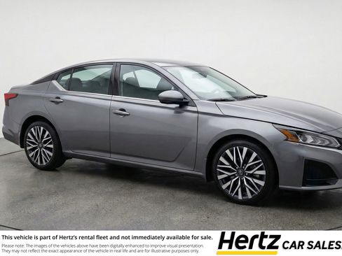 Used 2025 Nissan Altima 2.5 SV image 1