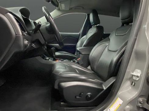 Used 2019 Jeep Cherokee Limited w/ Technology Group AWD/4WD image 9