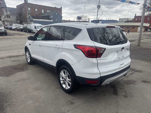 Used 2019 Ford Escape SE image 6