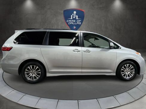 Used 2019 Toyota Sienna XLE image 6