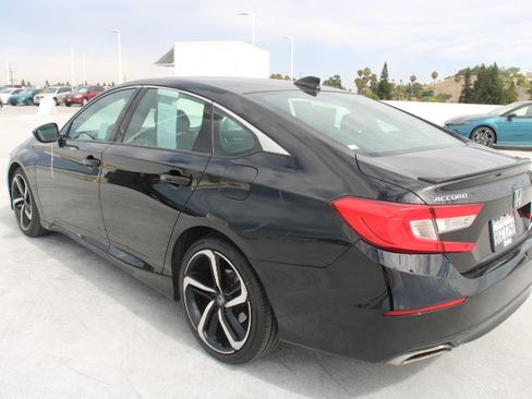Used 2018 Honda Accord Sport image 5