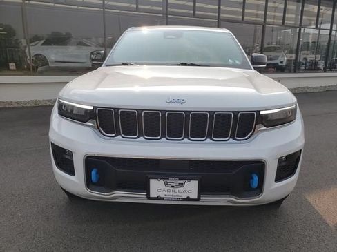 Used 2023 Jeep Grand Cherokee Overland w/ Luxury Tech Group IV AWD/4WD image 9