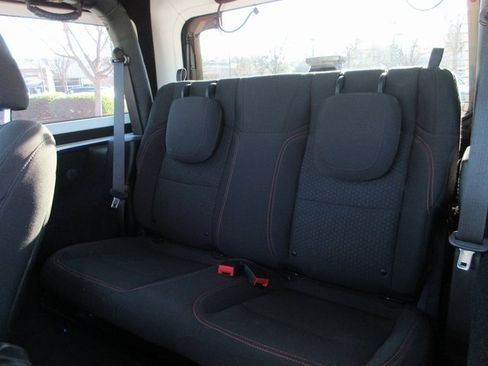 Used 2019 Jeep Wrangler Rubicon w/ Cold Weather Group image 18