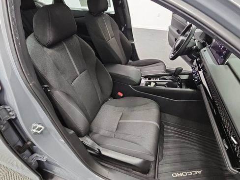 Used 2025 Honda Accord Sport image 39