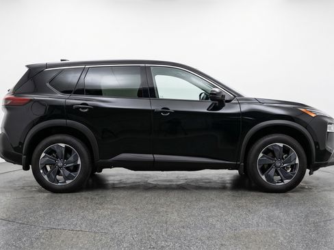 Used 2025 Nissan Rogue SV FWD image 11