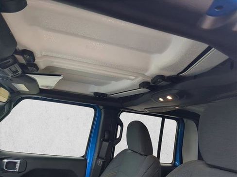 Certified 2025 Jeep Gladiator Sport image 16