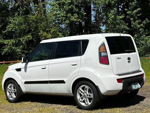 Used 2010 Kia Soul + FWD image 7