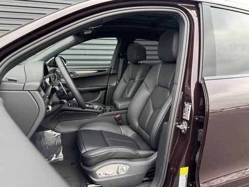 New 2026 Porsche Macan image 5