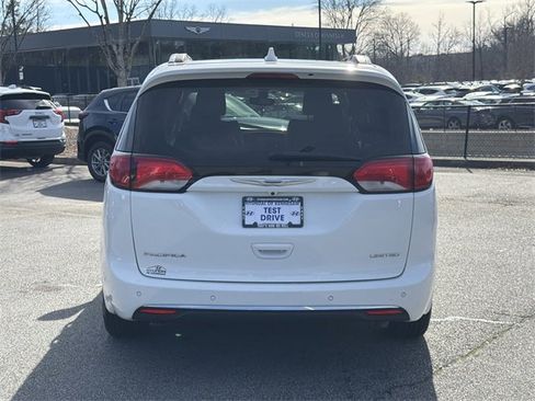 Used 2020 Chrysler Pacifica Limited image 6