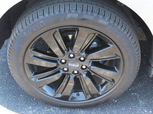 Used 2022 Lincoln Navigator L Black Label AWD/4WD image 2