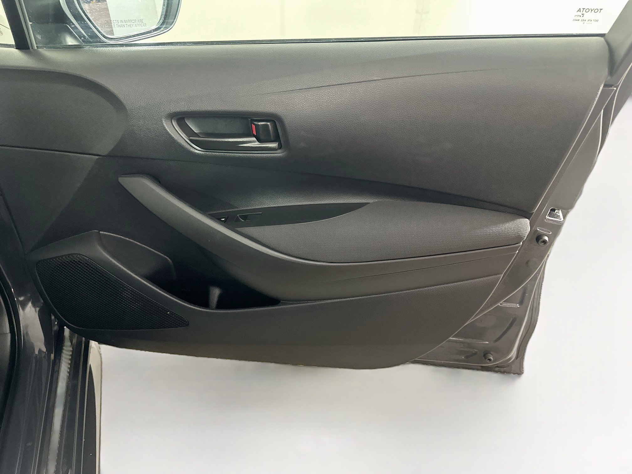 Used 2025 Toyota Corolla LE FWD image 29