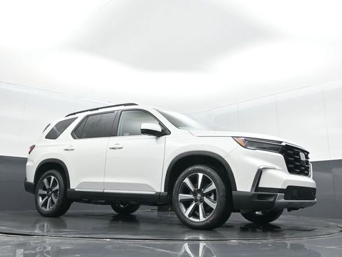 New 2025 Honda Pilot Touring image 26