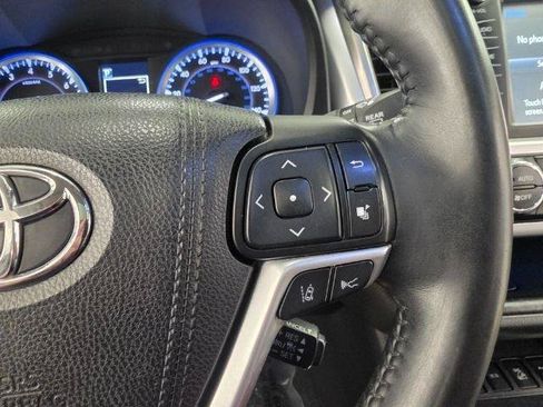 Used 2017 Toyota Highlander SE AWD/4WD image 12