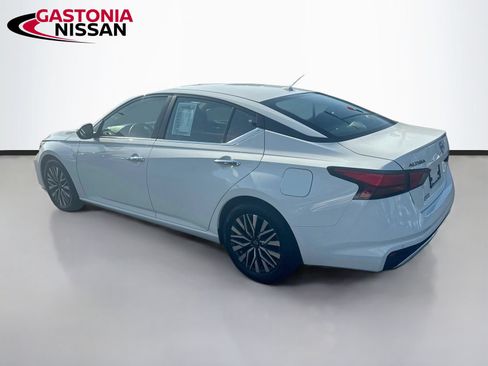 Used 2025 Nissan Altima 2.5 SV FWD image 6