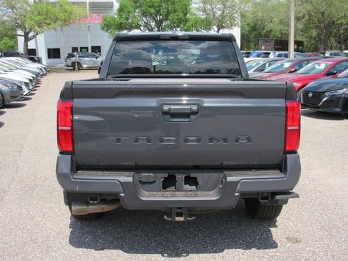 Used 2025 Toyota Tacoma TRD Sport image 4