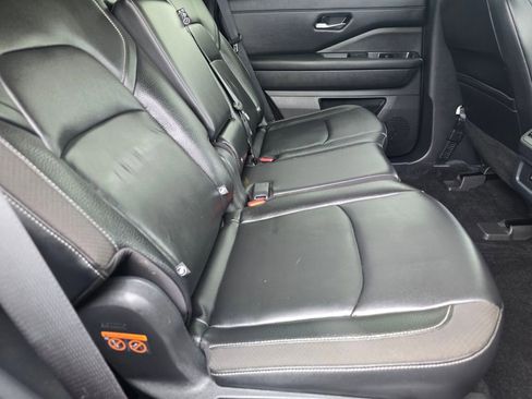 Used 2022 Nissan Pathfinder SL AWD/4WD image 14