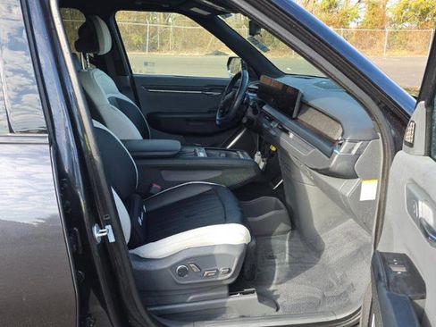 Used 2024 Kia EV9 GT-Line image 12