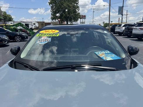 Used 2024 Nissan Sentra SR w/ SR Premium Package FWD image 11
