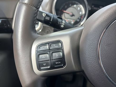 Used 2013 Jeep Grand Cherokee Laredo image 25