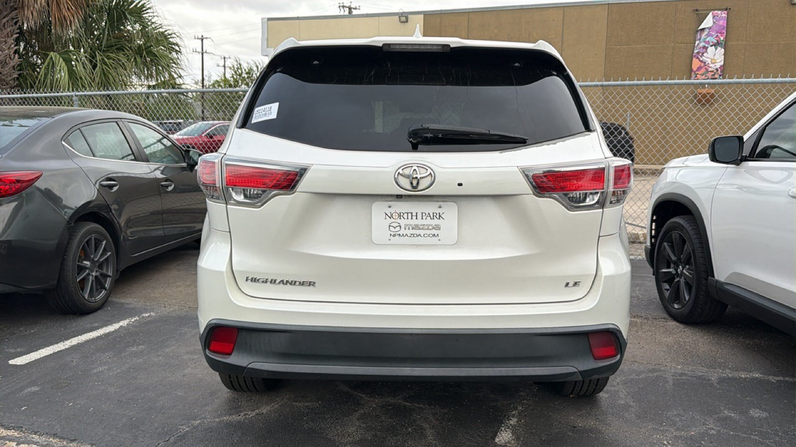 Used 2015 Toyota Highlander LE FWD image 12