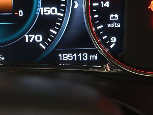 Used 2017 GMC Acadia Denali w/ Technology Package FWD image 16
