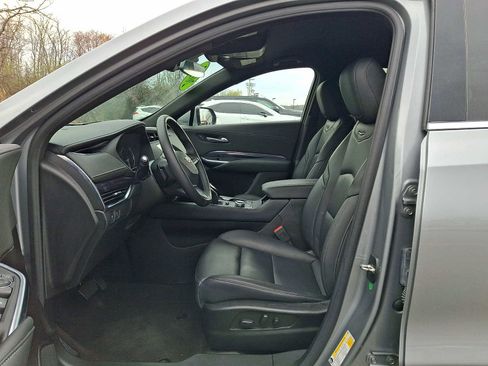 Used 2023 Cadillac XT4 Luxury w/ Cold Weather Package AWD/4WD image 14