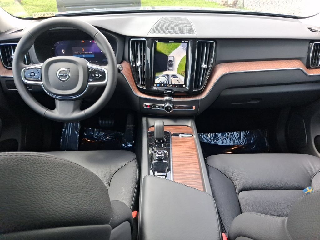 Certified 2024 Volvo XC60 T8 Plus w/ Protection Package Premier AWD/4WD image 8
