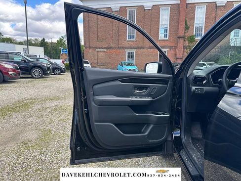 Used 2025 Honda Pilot Elite image 9