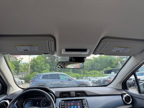Used 2025 Nissan Versa SV FWD image 30