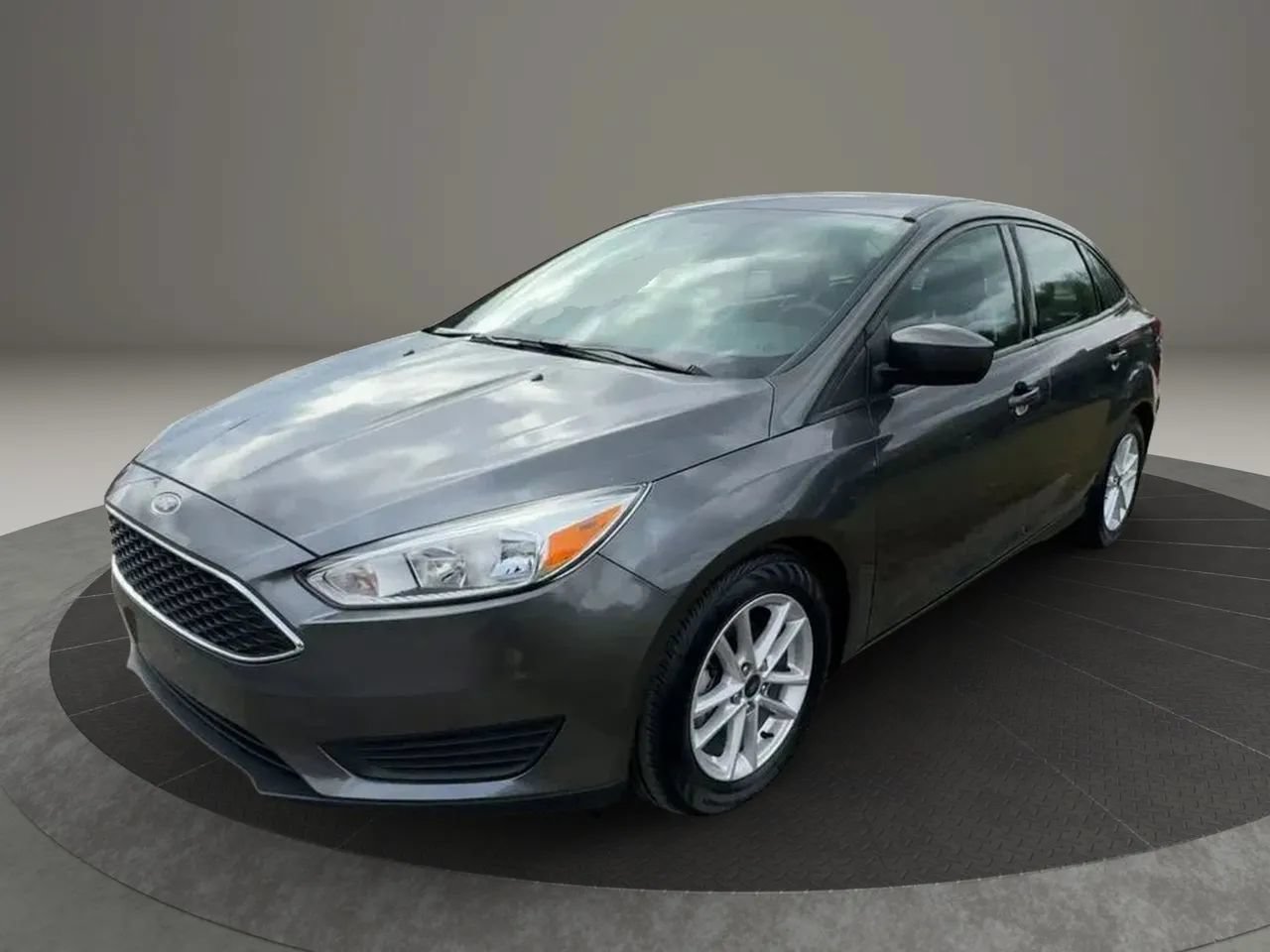 Used 2018 Ford Focus SE FWD image 3