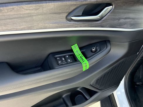 New 2026 Jeep Grand Cherokee Altitude AWD/4WD image 19