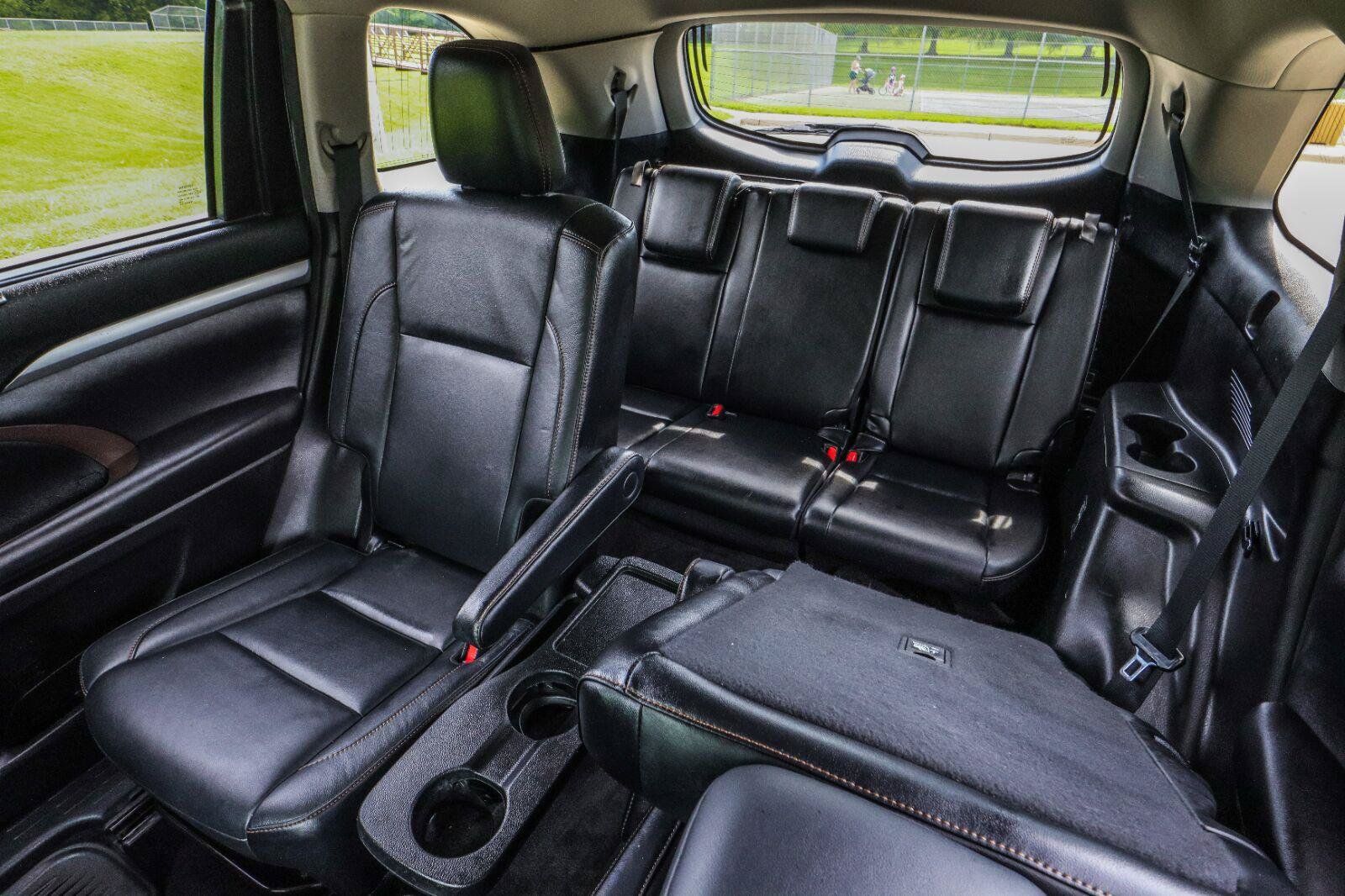 Used 2018 Toyota Highlander XLE AWD/4WD image 17
