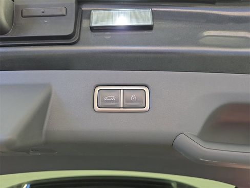 Used 2026 Kia EV9 Light image 37