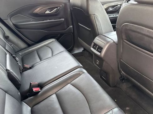 Used 2024 GMC Terrain SLT AWD/4WD image 18