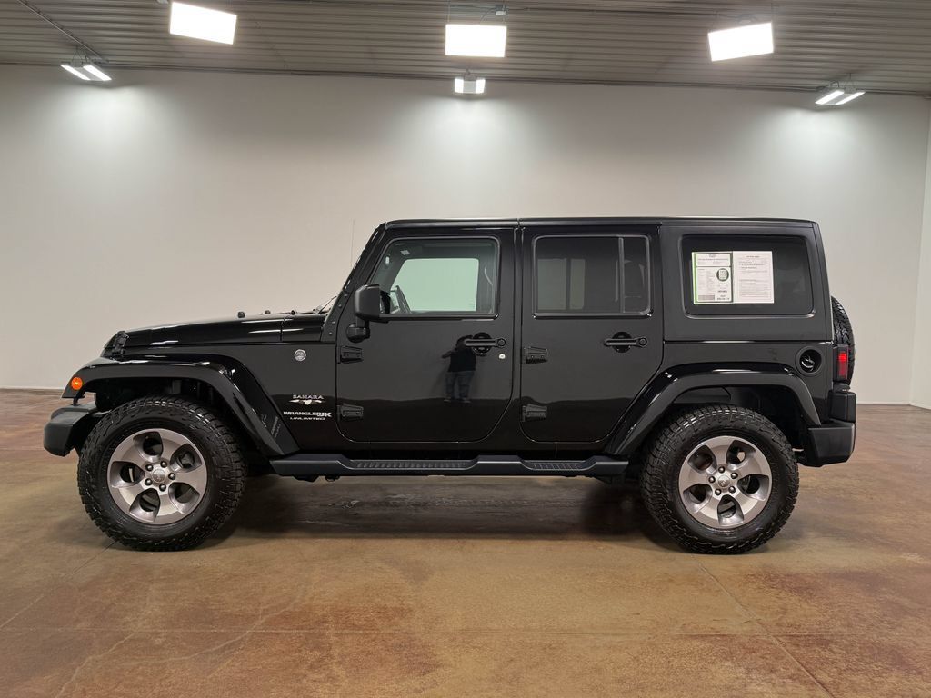 Used 2018 Jeep Wrangler Unlimited Sahara AWD/4WD image 27
